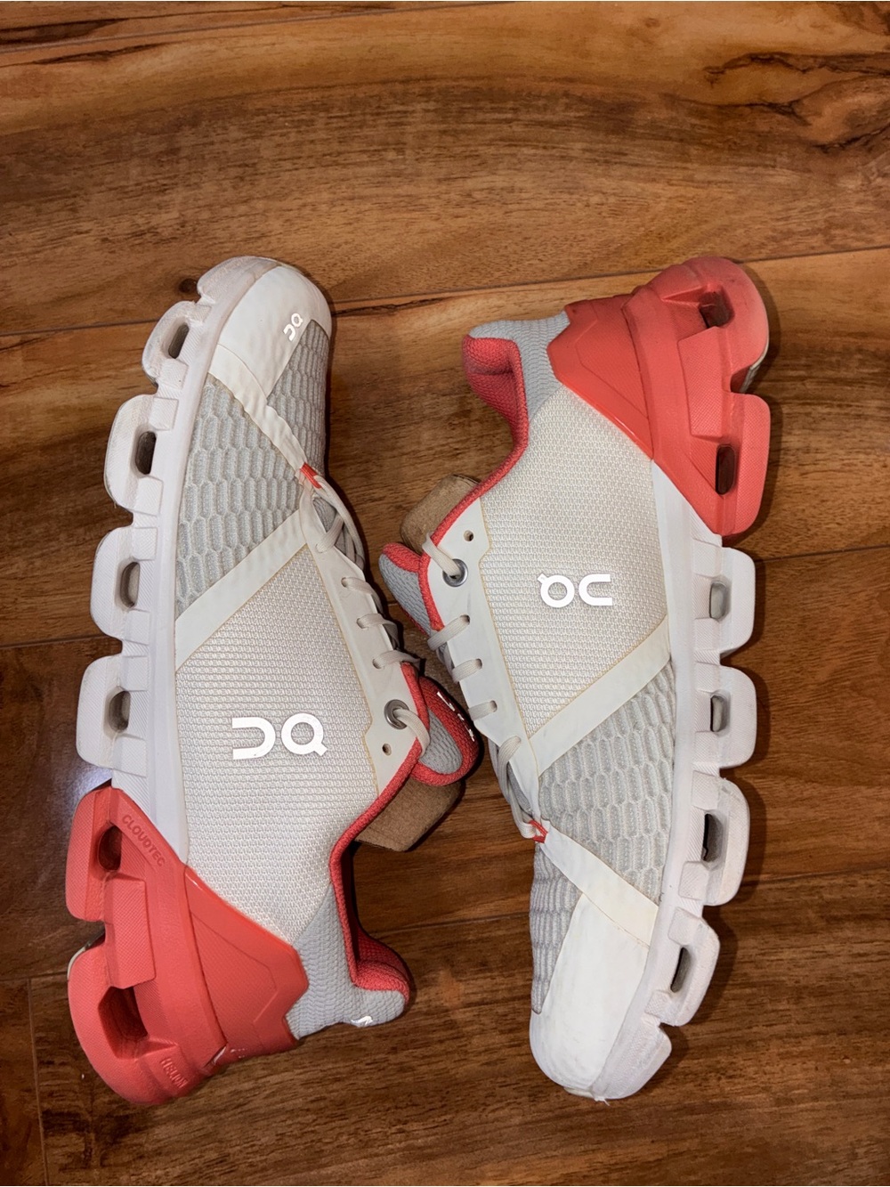 On Cloud Women’s Cloudflyer 4 Athletic Running Shoe Sneakers, white/coral-size 8 - Picture 9 of 11